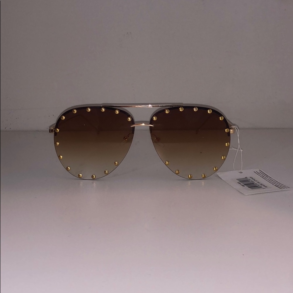Fashion Eyewear Style teardrop with gold studs